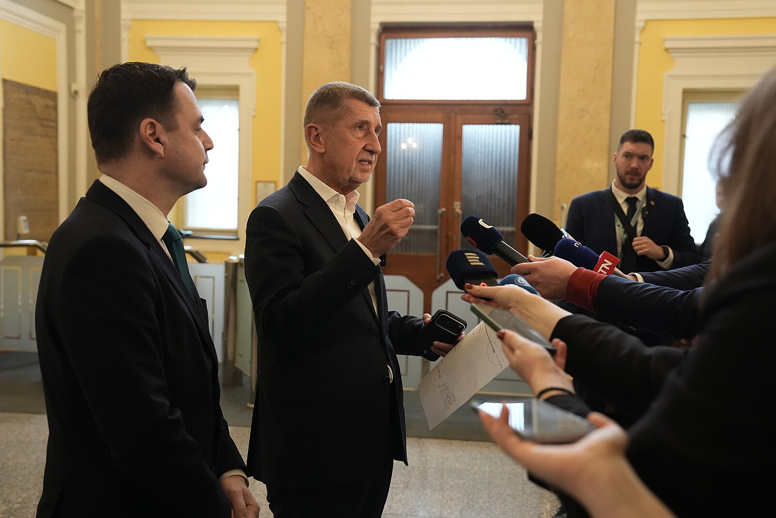 Zavedeme bezpečnostní opatření, řekl Babiš. Posílit má bezpečnost v ulicích
