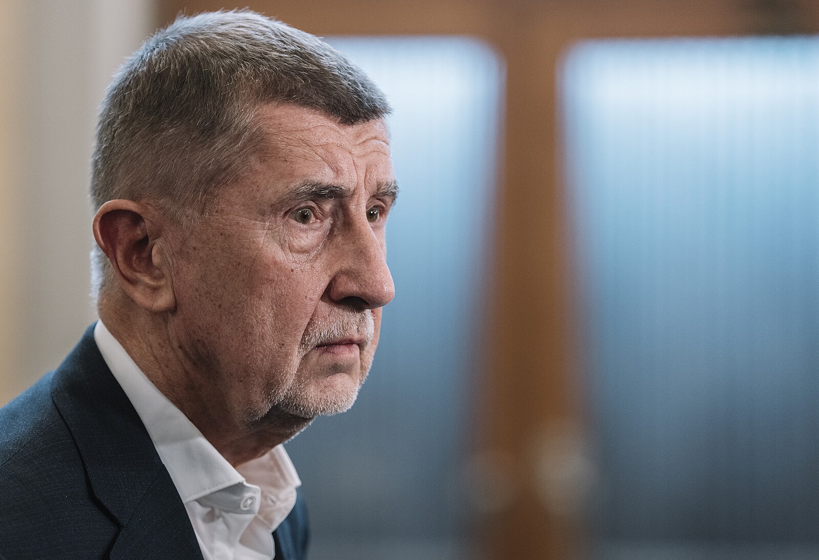 Babiš svolal bezpečnostní radu kvůli požáru haly v Pardubicích