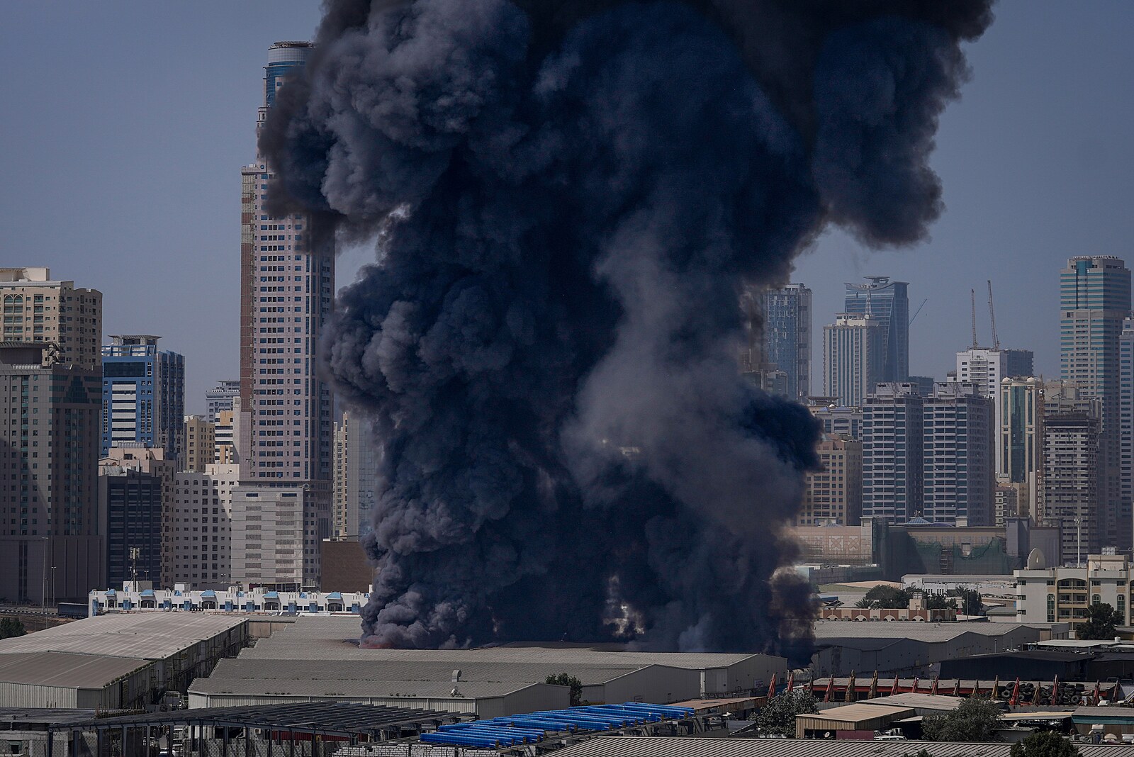 Francie, Británie a Německo zvažují úder na Írán. Chtějí rakety a drony ničit u zdroje