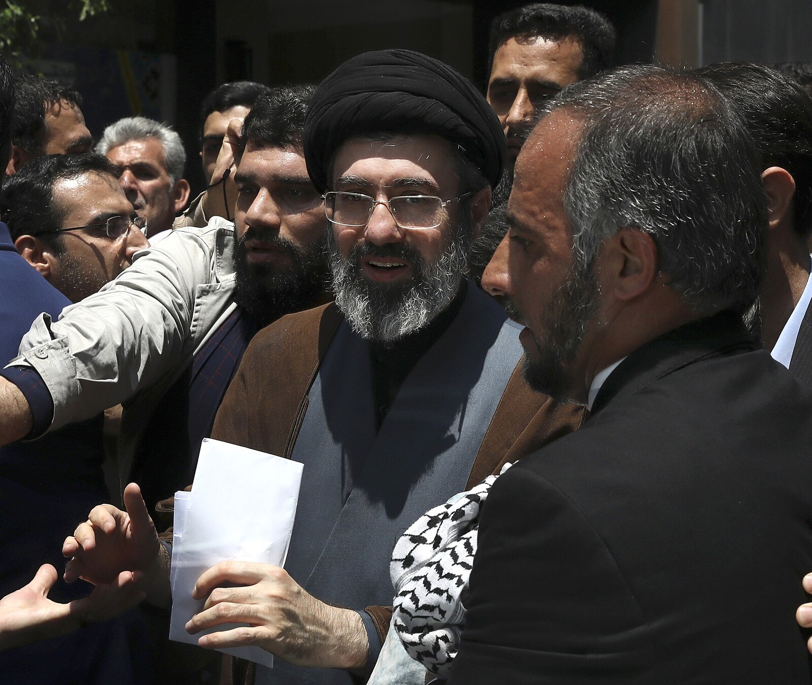 Nový vůdce Íránu Chameneí byl podle Izraelců zraněn. Putin za ním stojí