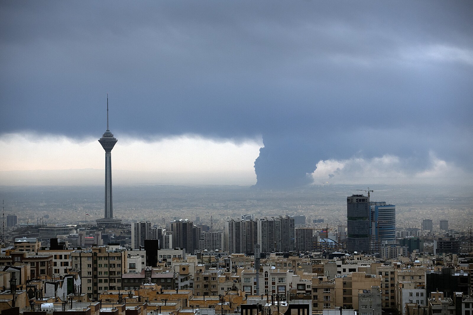 Ani velká ofenziva íránský režim nepoloží, opozice se moci nechopí, varovala analýza