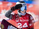 Zuzana Mad�rová mává fanou�k�m po kvalifikaci paralelního slalomu v závodu SP...