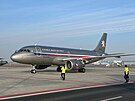 P�ed p�l devátou ráno dorazil do Prahy vládní Airbus z Maskatu.Na jeho palub�...