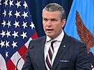 Americký ministr obrany Pete Hegseth na spole�né tiskové konferenci s p�edsedou...