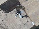 Zni�ený letoun Il-76 íránského letectva (IRIAF) na letecké základn� �íráz v...