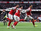 William Saliba z Arsenalu slaví gól v zápase s Chelsea.