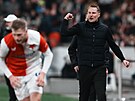 Spar�anský trenér Brian Priske reaguje v utkání se Slavií.