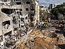 Pohled na místo íránského raketového útoku na obytnou budovu v Tel Avivu v...