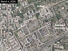Satelitní snímek ukazuje dív�í �kolu a budovy na základn� íránských revolu�ních...