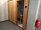 V prostorné kabin� domácího týmu bude hrá��m k dispozici také sauna a...