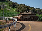 Izraelský tank manévruje v severním Izraeli poblí� hranic s Libanonem. (6....