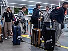 V Praze p�istálo první letadlo s �eskými turisty z Blízkého východu, po 2:00...