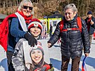 Fanou�ci podporují snowboardistku Zuzanu Mad�rovou p�i závod� Sv�tového poháru...