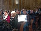 Asi t�i desítky lidí p�i�ly na jednání brn�nského zastupitelstva protestovat...