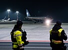 Na pra�ském leti�ti Václava Havla p�istál repatria�ní let z egyptského �arm Al...
