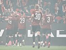 Radost spar�anských fotbalist� po gólu Patrika Vydry t�sn� p�ed koncem prvního...