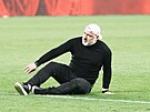 Trenér Slavie Jind�ich Trpi�ovský oslavuje výhru 3:1 nad Spartou.