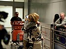 Lidé p�ilétají na mezinárodní leti�t� ve Frankfurtu nad Mohanem v N�mecku poté,...