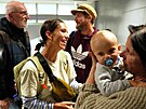 Lidé p�ilétají na mezinárodní leti�t� ve Frankfurtu nad Mohanem v N�mecku poté,...