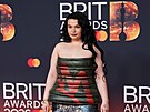 Lola Youngová na udílení BRIT Awards v Manchesteru (28. února 2026)