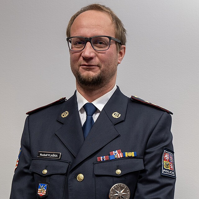 Kriminalista Rudolf Fla�ka popisuje na p�edn�k�ch zaj�mav� vra�dy sp�chan� v Karlovarsk�m kraji. (2. b�ezna 2026) 