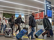 V Praze p�istálo první letadlo s �eskými turisty z Blízkého východu, po 2:00...