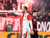 Tomá� Chorý oslavuje vyrovnávací gól na 1:1 v 57. minut� utkání proti Spart�.