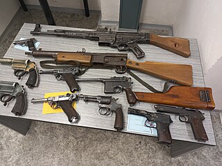 Jiho�e�i zatím letos odevzdali p�i zbra�ové amnestii zhruba 150 zbraní. (4....