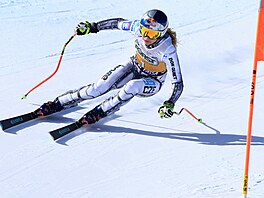 Ester Ledecká na trati sjezdu ve Val di Fassa.