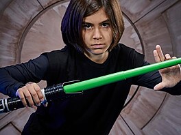 Figurka Luke Skywalker s dvojit� vysouvacím me�em (Double-Telescoping...