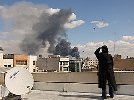 Kou� stoupá po výbuchu v Teheránu poté, co Izrael a USA zahájily dal�í vlnu...