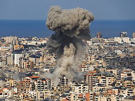 Kou� stoupá po izraelském útoku na ji�ní p�edm�stí Bejrútu. (4. b�ezna 2026)