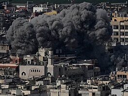 Kou� stoupá po izraelském útoku na ji�ní p�edm�stí Bejrútu. (4. b�ezna 2026)