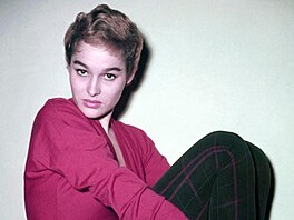 Dostalo se jí dobrého vzd�lání, studovala um�ní, ovládla angli�tinu,...