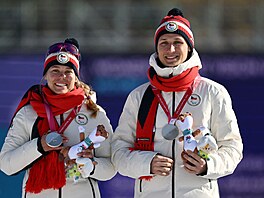 Parabiatlonistka Carina Edlingerová s trasérem Alexandrem Pa�avou slaví...