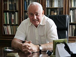 Zem�el profesor právních d�jin a druhý porevolu�ní rektor Univerzity Karlovy...