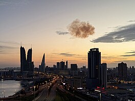 Kou� po zne�kodn�ní íránského dronu v Manám� v Bahrajnu (6. b�ezna 2026)