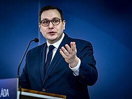 P�edstavení priorit stínové vlády a �len� týmu. Na snímku Jan Lipavský (ODS)....