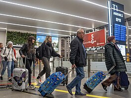 V Praze p�istálo první letadlo s �eskými turisty z Blízkého východu, po 2:00...