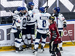 Kladen�tí hokejisté se radují z vyrovnávací trefy proti Spart�.