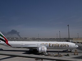 Letadlo spole�nosti Emirates na mezinárodním leti�ti v Dubaji ve Spojených...