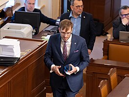 Ministr zdravotnictví Adam Vojt�ch ve Sn�movn�