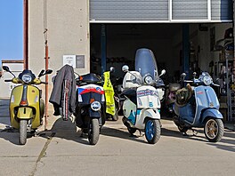 8. Cryovespa � tradi�ní jízda otu�ilc� aneb neoficiální zahájení pra�ské vespa...
