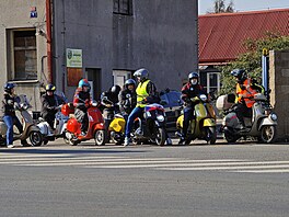 8. Cryovespa � tradi�ní jízda otu�ilc� aneb neoficiální zahájení pra�ské vespa...