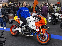 Hostesky na brn�nském veletrhu Motosalon 2026