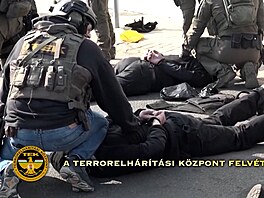 Ma�arsko zadr�elo sedm Ukrajinc� podez�elých z praní pen�z, p�evá�eli miliony v...