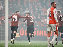 Patrik Vydra slaví gól v �esté nastavené minut� první polo�asu, který se dostal...