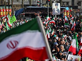 Shromá�d�ní v Teheránu na podporu nového íránského nejvy��ího v�dce Mod�taby...