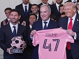 Americký prezident Donald Trump vítá v Bílém dom� fotbalisty Interu Miami,...