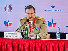 Ná�elník generálního �tábu Karel �ehka na konferenci NBNS na Pra�ském hrad�....